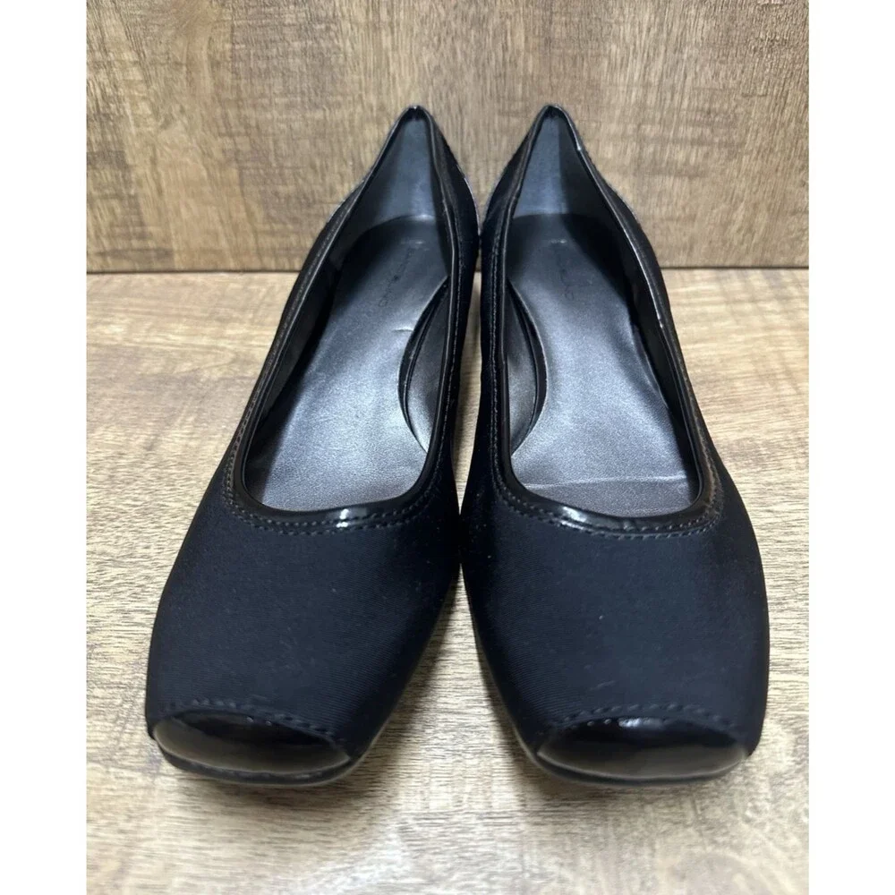 BANDOLINO Women size 10 M black nylon patent leather trim flat shoes